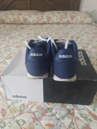 Zapatillas Adidas Azul y Blanco