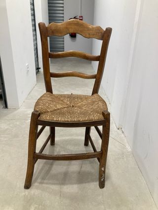 Silla antigua de enea para restaurar