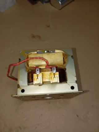 Transformador Microondas YCT 220V 50Hz