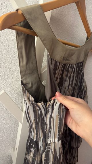 Vestido Pepe Jeans con pedrería y volantes