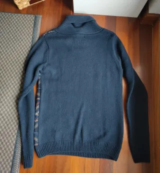 Jersey chico estampado cuello alto