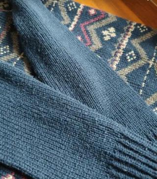 Jersey chico estampado cuello alto