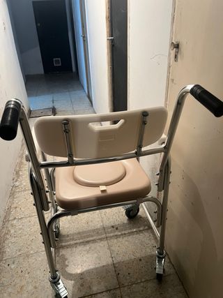 silla de ruedas para baño