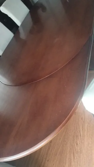 Mesa de comedor de madera caoba