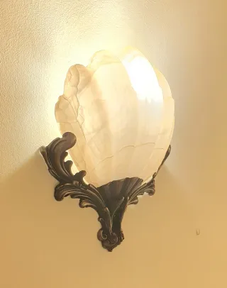 Aplique bronce de pared con forma de concha