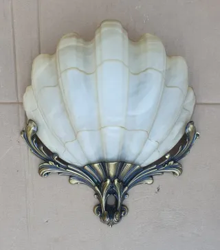 Aplique bronce de pared con forma de concha