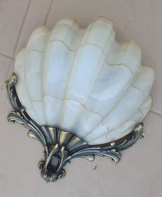 Aplique bronce de pared con forma de concha