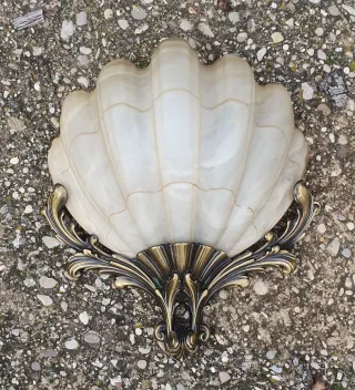 Aplique bronce de pared con forma de concha
