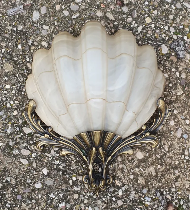 Aplique bronce de pared con forma de concha