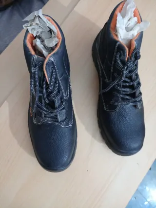 Stivali di sicurezza Beta T44 NUOVI!!