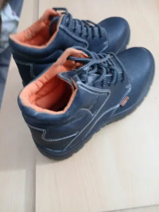 Stivali di sicurezza Beta T44 NUOVI!!