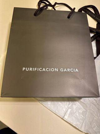 Bolsa, caja, papel y lazo Purificación Garcia