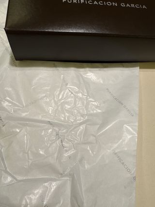 Bolsa, caja, papel y lazo Purificación Garcia