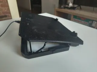 Soporte elevador portátil negro con ventilador