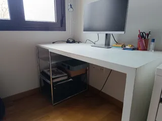 Scrivania in legno dipinta bianco