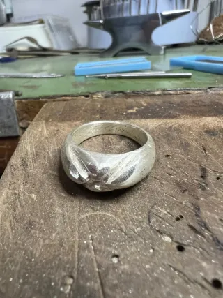 Anello Artigianale in argento con zaffiro