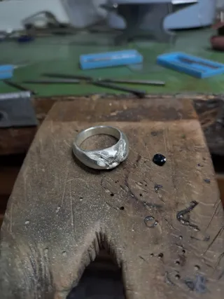 Anello Artigianale in argento con zaffiro