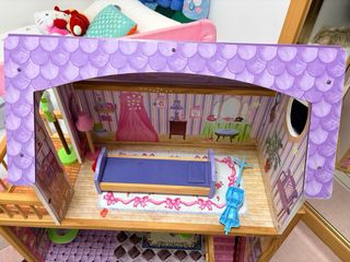 Casa de muñecas de madera KidKraft seminueva