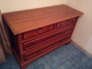 Cajonera de madera estilo clásico