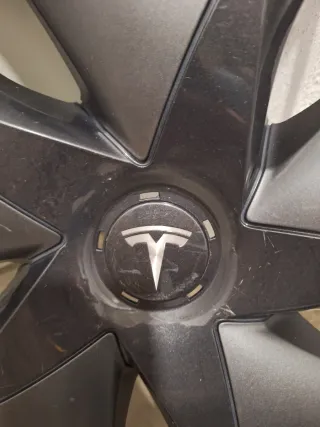 Tapacubos Tesla.