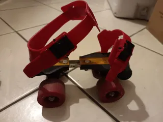 Pattini a rotelle rossi per bambini