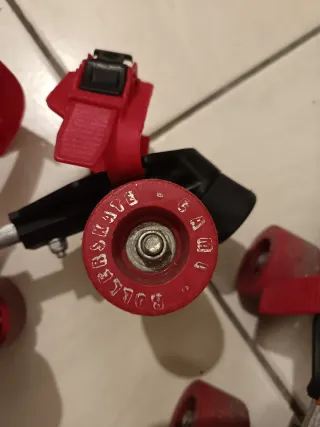 Pattini a rotelle rossi per bambini