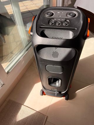 Altavoz JBL Negro y Naranja