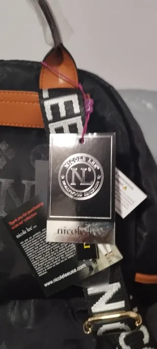 Mochila Nicole Lee Negra con Logo Dorado