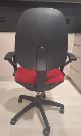 Silla de oficina roja