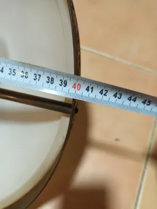 Plafón de techo dorado y blanco