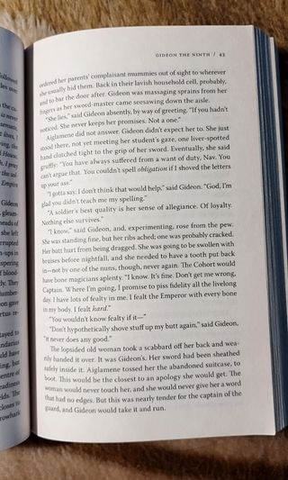 Gideon the Ninth (The Locked Tomb Series, 1)