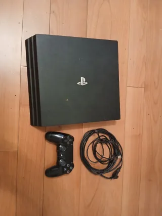 Playstation 4 Pro Nera + Controller e Cavi