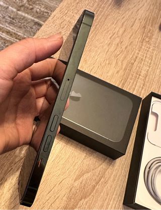 iPhone 13 Pro Verde 256GB + 4 Carcasas