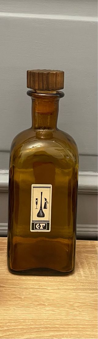 Botella de farmacia antigua ámbar