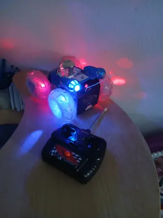 Coche teledirigido con luces y mando