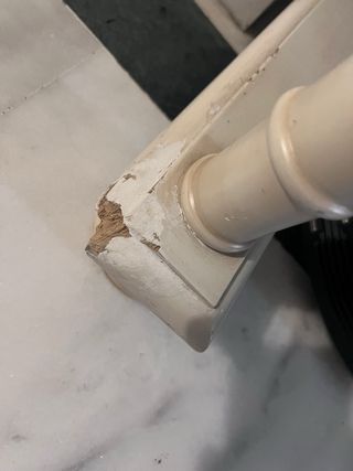 Escritorio antiguo de madera con cierre