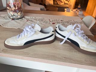 Zapatillas Puma Mujer Beige y Blanco