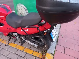 Suzuki GSXF 750 Roja