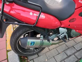 Suzuki GSXF 750 Roja