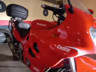 Suzuki GSXF 750 Roja