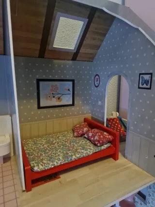 Casa de muñecas de madera