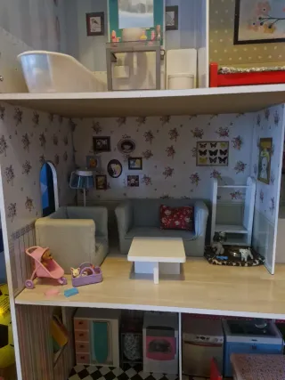 Casa de muñecas de madera