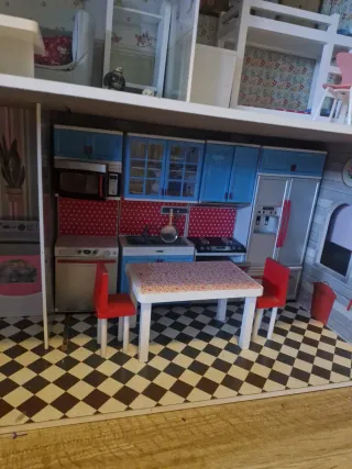 Casa de muñecas de madera