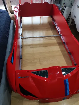 Cama infantil carro vermelho com LED's e estrado