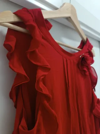 Vestido rojo de fiesta con volantes