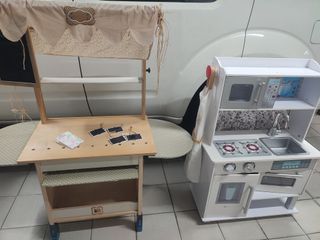 Cocinita y tienda de madera. Muy bonitas