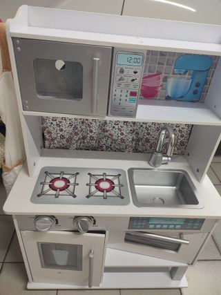 Cocinita y tienda de madera. Muy bonitas