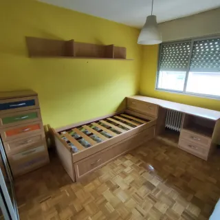 Cajonera, zapatero, escritorio y cama con arcón