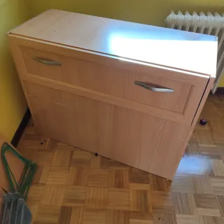 Cajonera, zapatero, escritorio y cama con arcón