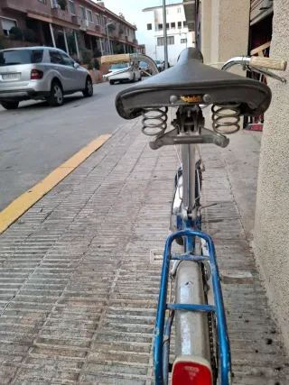 Bicicleta antigua azul